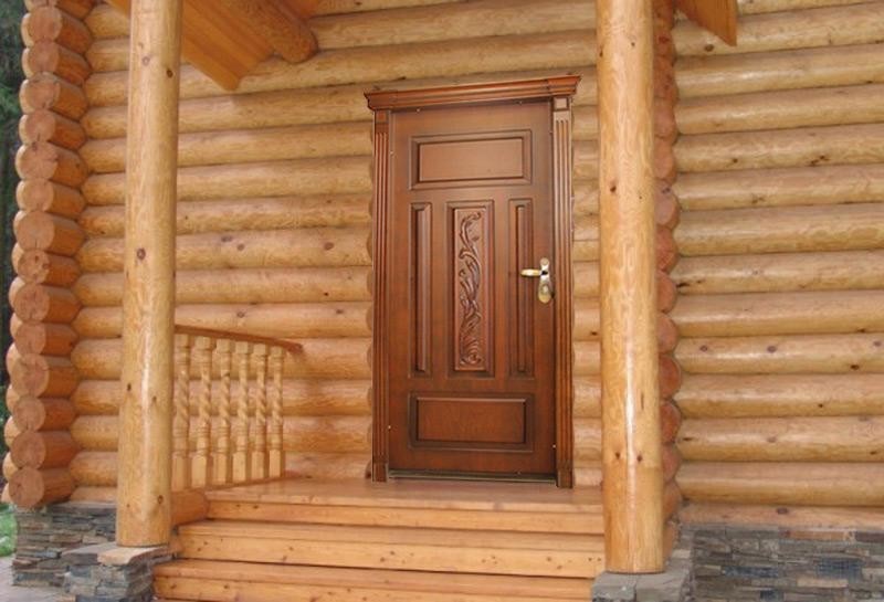 Какие выбрать уличные деревянные двери для дачи?