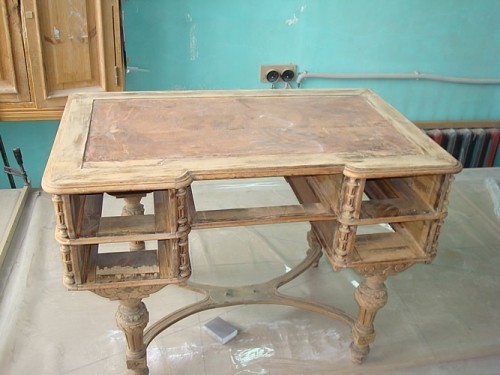 Старинный стол