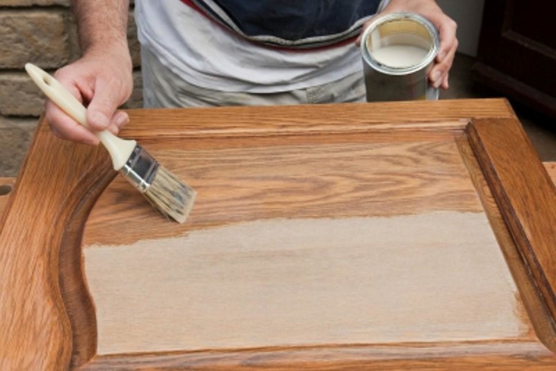 Как проводится реставрация деревянной мебели?