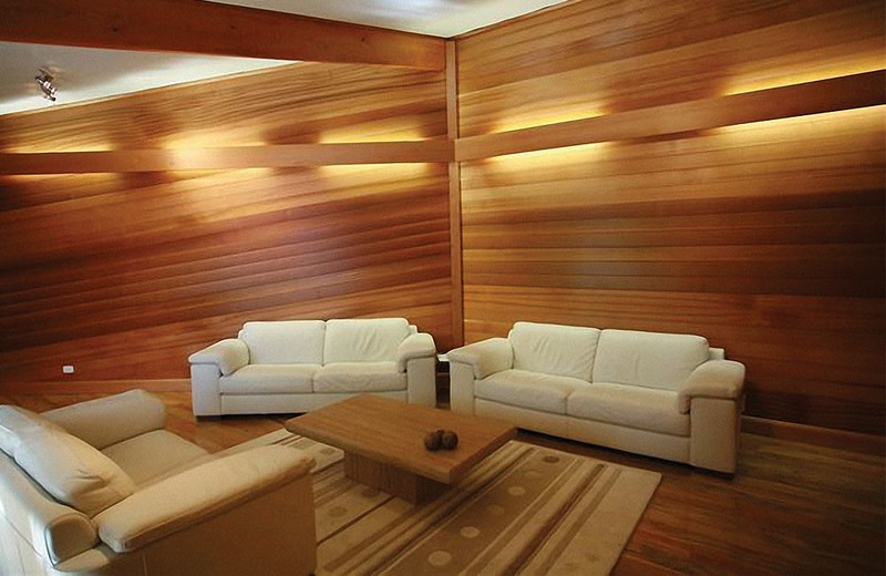 Применение деревянных панелей для внутренней отделки стен