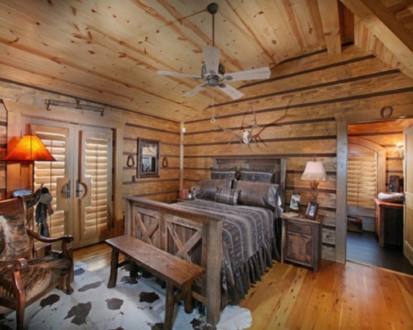 Спальная в деревянном загородном доме в стиле кантри