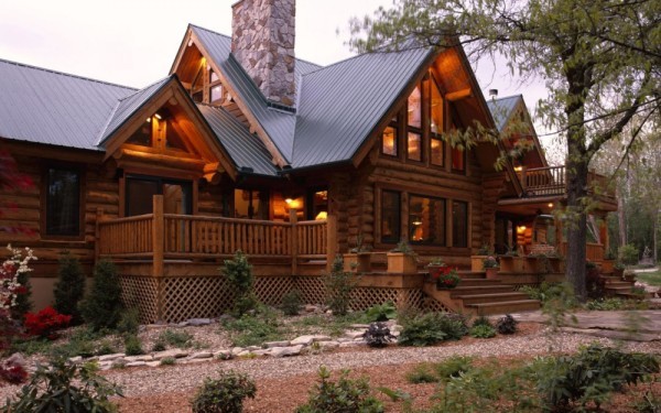 Красивый деревянный дом