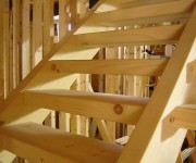 Основы монтажа деревянной лестницы