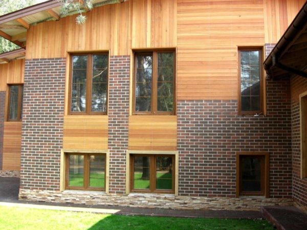 Облицовка фасада деревянного дома