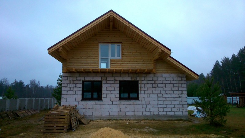 Как построить комбинированные дома из пеноблоков и дерева