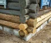 Как выполняется замена нижних венцов деревянного дома своими руками